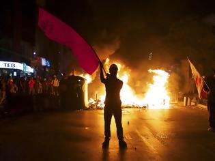 Φωτογραφία για Τουρκία: Με αμείωτη ένταση συνεχίζονται οι νυχτερινές διαδηλώσεις