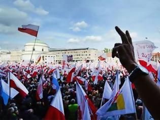 Φωτογραφία για Μεγάλη αντικυβερνητική διαδήλωση στη Βαρσοβία