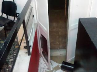 Φωτογραφία για Χρυσή Αυγή: Παράνομη εισβολή δυνάμεων καταστολής στα γραφεία της Τ.Ο. Περάματος