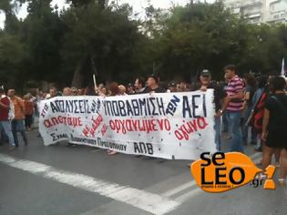 Φωτογραφία για Θεσσαλονίκη: Τεράστια προσέλευση στο πανεκπαιδευτικό συλλαλητήριο - Δείτε βίντεο από την πορεία
