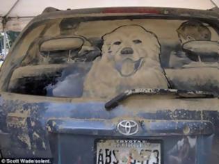 Φωτογραφία για PHOTO GALLERY: Απίστευτα έργα τέχνης σε σκονισμένα αυτοκίνητα