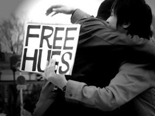 Φωτογραφία για Πάτρα: Free Hugs στην πλατεία Γεωργίου