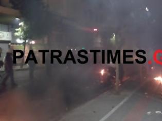 Φωτογραφία για Πάτρα-Τώρα: Εμπόλεμη ζώνη το κέντρο της Πάτρας - Σοβαρά επεισόδια στην πορεία των Αντιεξουσιαστών