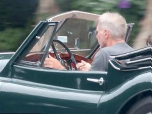 Φωτογραφία για Harrison Ford: Βόλτα με την αγαπημένη του vintage Jaguar