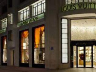 Φωτογραφία για Τα ταχυφαγεία κλείνουν το κατάστημα της Lοuis Vuitton στην Κηφισιά – Για υποβάθμιση της περιοχής μιλούν οι άνθρωποι της εταιρίας