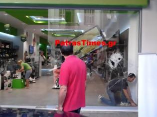 Φωτογραφία για Πάτρα: Ζημιές σε καταστήματα, ΑΤΜ, καμένοι κάδοι και φθορές στο Δημαρχείο
