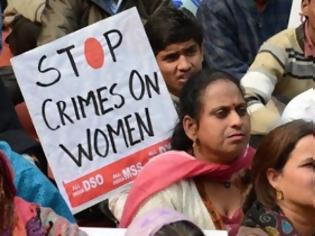 Φωτογραφία για Στο εδώλιο πέντε άτομα για τον ομαδικό βιασμό ρεπόρτερ στην Ινδία