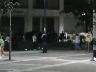 Φωτογραφία για Νυχτερινή αντιφαστική διαμαρτυρία έξω από το Δημαρχείο της Ξάνθης