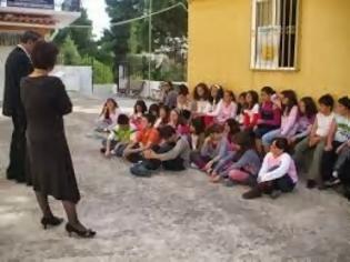 Φωτογραφία για Ντροπή στο δήμαρχο Χαλκίδας φωνάζουν οι γονείς παιδιών που φοιτούν στο 24ο δημοτικό Χαλκίδας