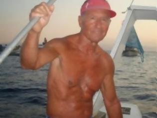 Φωτογραφία για Στα 69 του χρόνια δαμάζει τα κύματα και τρέχει στους μαραθώνιους