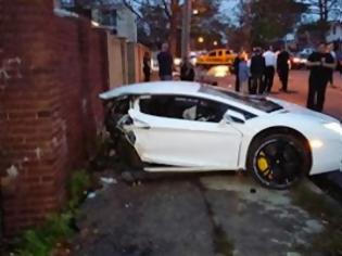 Φωτογραφία για Απίστευτο ατύχημα με Lamborghini που κόπηκε στα δύο!