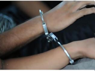 Φωτογραφία για Πάτρα: Χειροπέδες σε μια 31χρονη και έναν 28χρονο για εμπορία ναρκωτικών