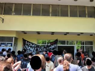 Φωτογραφία για Πάτρα: «Στέκι» αντιεξουσιαστών το Εργατικό Κέντρο – Ανησυχία στη διοίκηση για το τι να πράξει