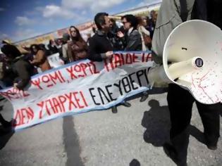 Φωτογραφία για Η δημόσια παιδεία καταρρέει - τα πτυχία των κολεγίων αναγνωρίζονται