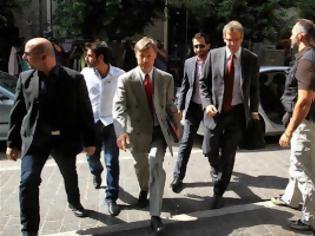 Φωτογραφία για Σε εξέλιξη η συνάντηση Γ. Στουρνάρα - τρόικας