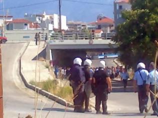 Φωτογραφία για Τώρα: Πορεία κοντά στο Αστυνομικό Μέγαρο Αγρινίου