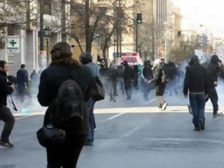 Φωτογραφία για Επεισόδια έξω από τον Αρειο Πάγο μετά την είδοσο των βουλευτών της Χρυσής Αυγής