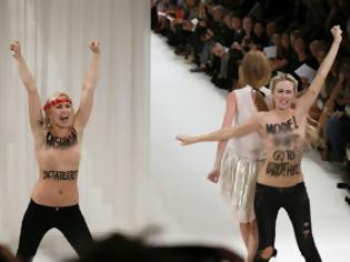 Φωτογραφία για ΒΙΝΤΕΟ-Οι Femen στην επίδειξη της Nina Ricci!