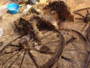 Φωτογραφία για Bρέθηκε Θρακική άμαξα 2.500 ετών από τους αρχαιολόγους!