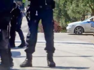 Φωτογραφία για Δυτική Ελλάδα: Μην κουνηθεί κανείς από τη θέση του, η εντολή στους αστυνομικούς - Σε επιφυλακή και οι στρατιωτικές μονάδες