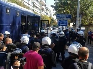 Φωτογραφία για 30 προσαγωγές στην επανακατάληψη του Ορφανοτροφείου της Τούμπας (video)