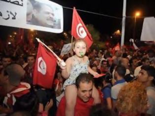Φωτογραφία για Συμφώνησε να παραιτηθεί η κυβέρνηση στην Τυνησία