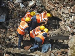 Φωτογραφία για Ινδία: Στους 61 οι νεκροί από την κατάρρευση κτηρίου