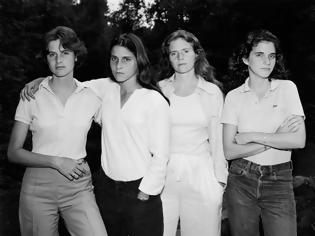 Φωτογραφία για 4 αδελφές φωτογραφήθηκαν κάθε χρόνο επι 36 χρόνια