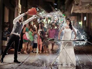 Φωτογραφία για Ηράκλειο: Μπουγέλωσε τη νύφη σε πεζόδρομο! Άφωνοι έμειναν οι περαστικοί