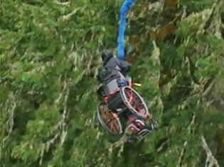 Φωτογραφία για Bungee jumping με αναπηρικό αμαξίδιο