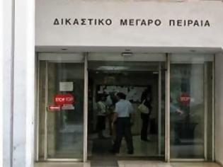 Φωτογραφία για Στον ανακριτή Πειραιά δύο για την επίθεση στο Πέραμα