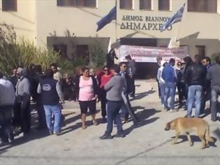 Φωτογραφία για Κατέλαβαν το Δημαρχείο οι κάτοικοι