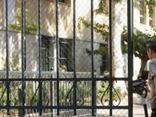 Φωτογραφία για Συρρέουν στο γραφείο του ανακριτή για κατάθεση πολλά πρόσωπα που εμπλέκονται στην υπόθεση της ΧΑ