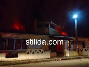 Φωτογραφία για Στις φλόγες η πρώην ταβέρνα Ζορμπάς στη Στυλίδα [Videos - Photos]