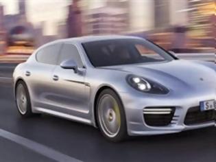 Φωτογραφία για H Porsche Panamera… μετακομίζει