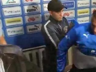 Φωτογραφία για Οπαδοί της Λέφσκι Σόφιας ξεπέρασαν τα όρια – Εγδυσαν τον προπονητή γιατί δεν τον θέλουν στην ομάδα [βίντεο]