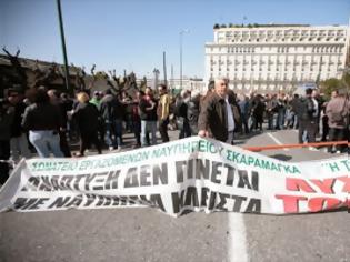 Φωτογραφία για Σε εξέλιξη διαμαρτυρία των εργαζομένων των ναυπηγείων Σκαραμαγκά - Κλειστή η Μεσογείων