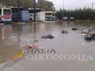 Φωτογραφία για Πλημμύρες σε πολλά σημεία του Πύργου - Βαρκάδα τα σκουπίδια