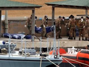 Φωτογραφία για Λαμπεντούζα: Σταματούν οι έρευνες στο βυθισμένο σκάφος