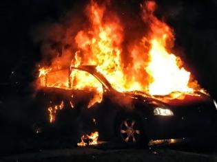 Φωτογραφία για Νεαρό ζευγάρι κάηκε ζωντανό μέσα στο ίδιο του το αυτοκίνητο