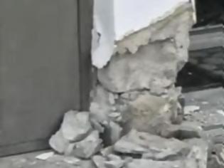 Φωτογραφία για Ζημιές σε σπίτια από το σεισμό [video]