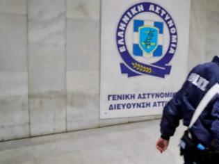 Φωτογραφία για Αστυνομικοί «πιάστηκαν» με ναρκωτικά, τσιγάρα και CD