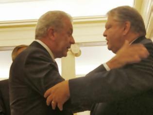 Φωτογραφία για Η κόντρα ΝΔ-ΠΑΣΟΚ για τα άρματα στην παρέλαση κρύβει σύγκρουση Βενιζέλου-Αβραμόπουλου