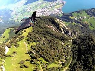 Φωτογραφία για Πως είναι να πετάς με wingsuit [Video]