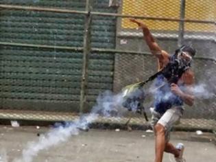 Φωτογραφία για Βίαιες συγκρούσεις στο Ρίο [Video]