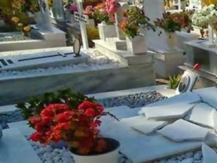 Φωτογραφία για Λεμεσός: Έσπασε τον τάφο της πεθεράς του