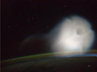 Φωτογραφία για Δεν ήταν UFO -  Μυστική εκτόξευση ρωσικού πυραύλου έγινε ορατή από το Διάστημα