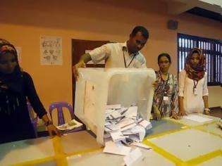 Φωτογραφία για Μαλδίβες: Αναβλήθηκε ο πρώτος γύρος των εκλογών