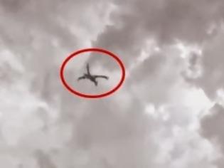 Φωτογραφία για Απίστευτο βίντεο δείχνει Δράκο να πετάει στην Αγγλία!