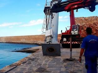 Φωτογραφία για Απομάκρυνση του γερανού-έκτρωμα από το Ενετικό Λιμάνι των Χανίων